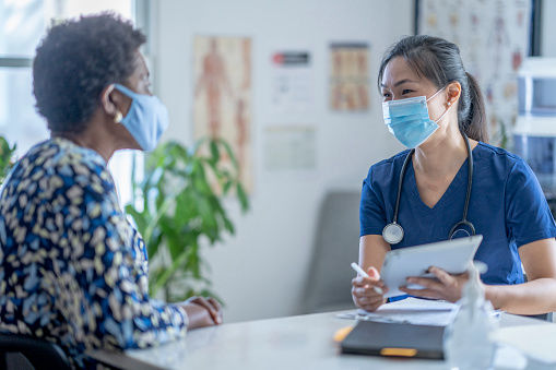 doctor discussing with the patient